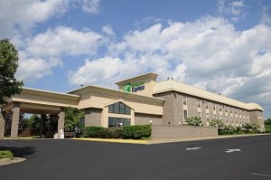 holiday inn express facade 590x391 300x199 1