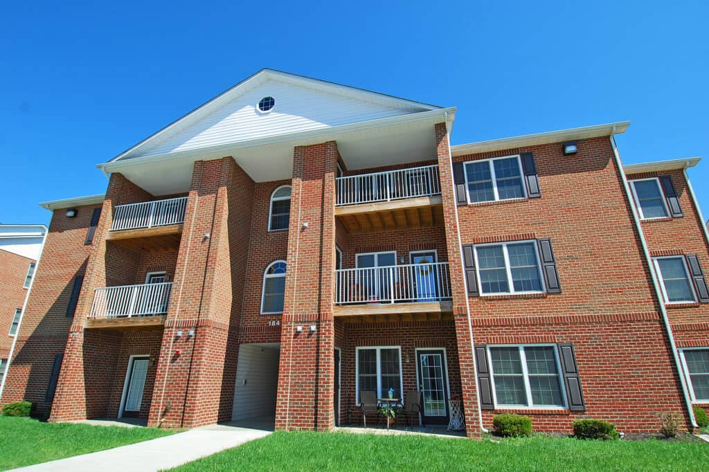 Stony Pointe Apartments - Facade