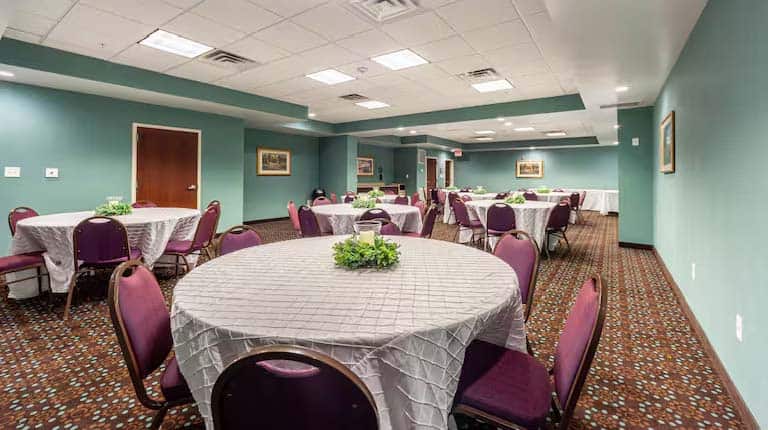 hampton-inn-weddings-front-royal-va
