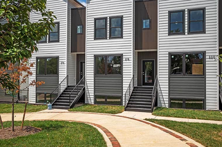 piccadilly circle exterior 1
